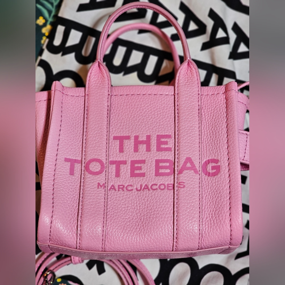 Marc Jacobs leather mini Tote Bag in Fluro Pink! 🩷